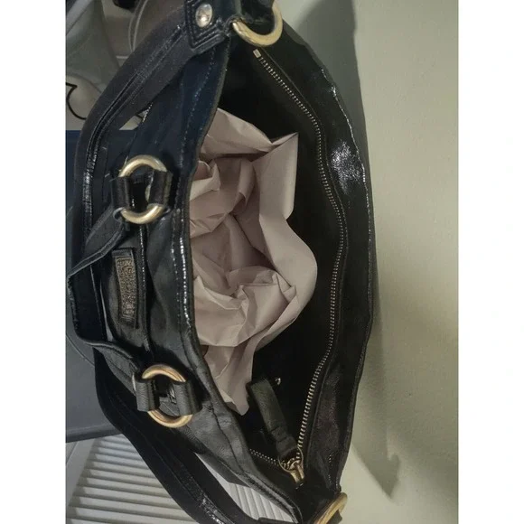 Coach Daisy Liquid Gloss Pocket Patent Tote. - Picture 7 of 8